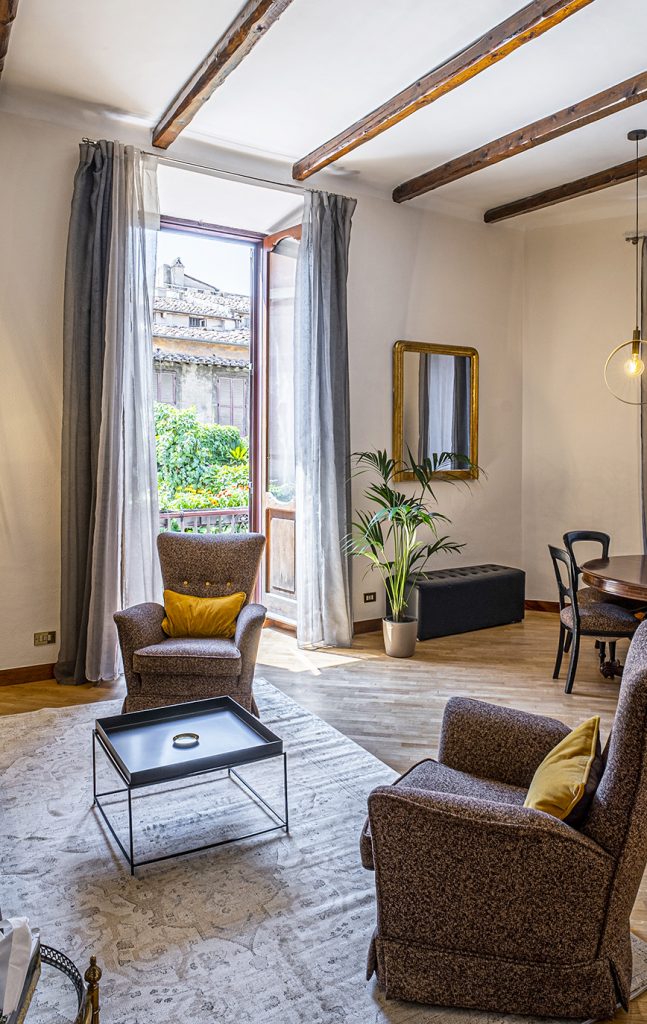 Refined atmosphere with attention to every detail in one of our homes in the heart of Rome.